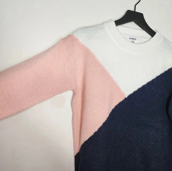 BB Dakota Bunny Slope Color Block Sweater Pink Size Small NWOT - Picture 4 of 6